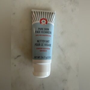 BNFirst Aid Beauty Pure Skin Face Cleanser - White and Blue